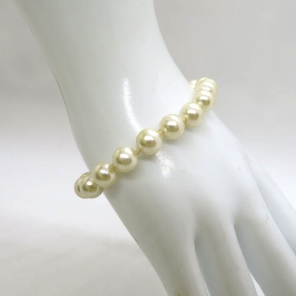Vintage Imitation Pearl Bracelet 7.5" Knotted String Gold Tone Fish Hook Clasp - Picture 1 of 12